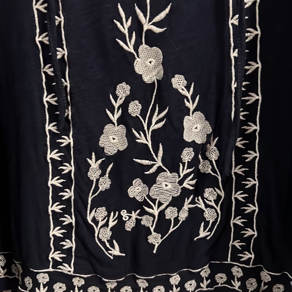 Embroidered top - Picture 2 of 5